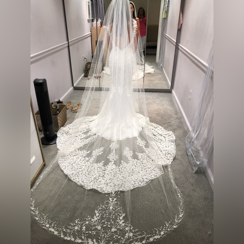 Exquisite White Lace Wedding Veil